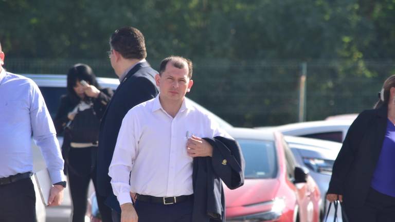 Robespierre Lizárraga Otero, encargado de despacho de Rectoría de la UAS, a su llegada a la audiencia.