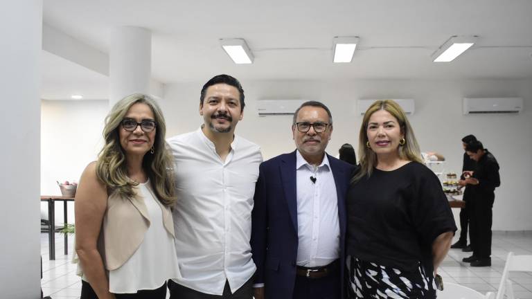 Galia Gil, Adrián López, Guillermo Gutiérrez y Elizabeth Peraza.