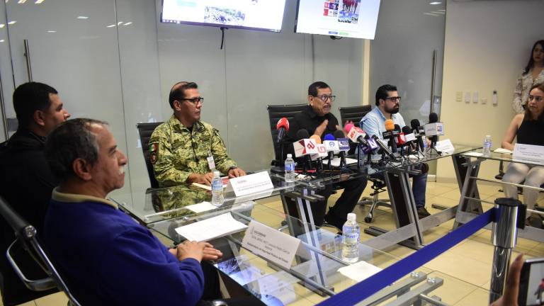 Conferencia de autoridades de seguridad para dar a conocer la campaña de desarme voluntario en Sinaloa.