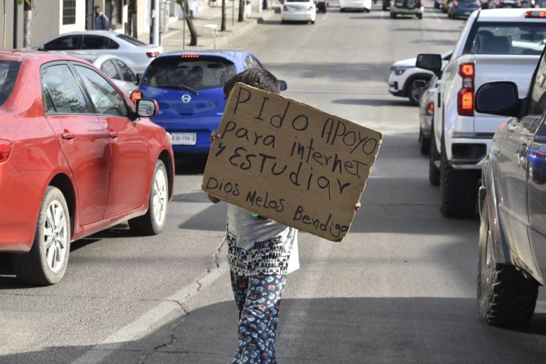 En Culiacán entre 200 a 300 familias trabajan o piden dinero en vía pública