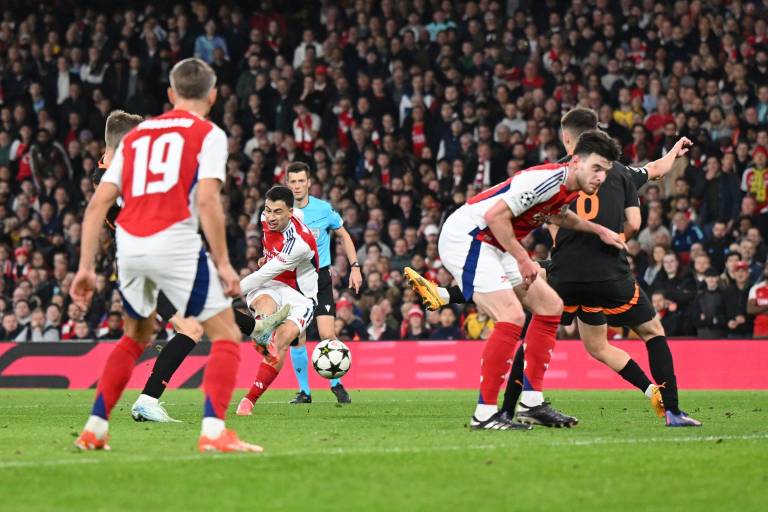 El Arsenal gana sin lustre en la Liga de Campeones