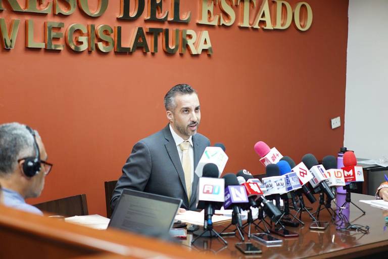 Pedro Lobo podría ser inhabilitado por pagar colegiaturas: Gene Bojórquez