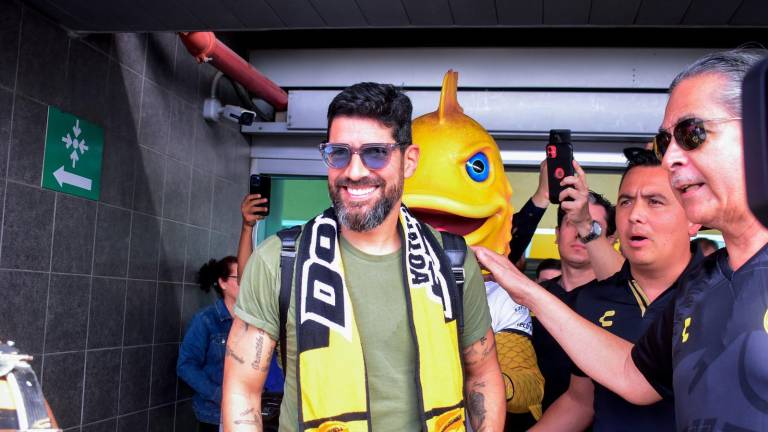 Sebastián “Loco” Abreu ya está en Culiacán, listo para tomar las riendas como entrenador de Dorados de Sinaloa.