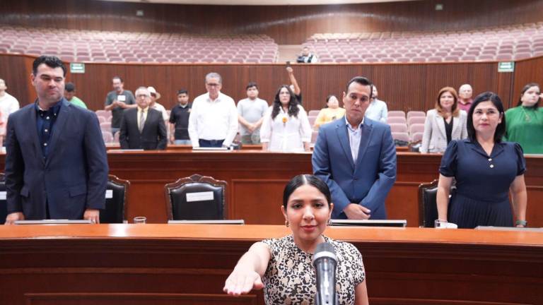 Michelle Adriana Pineda rindió protesta.