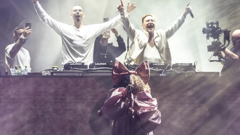 David Guetta y Sia juntos de nuevo para interpretar Titanium.