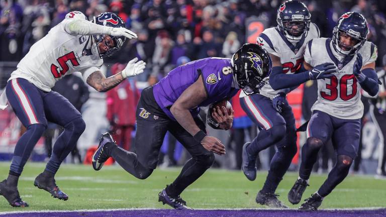 De la mano de Lamar Jackson, Ravens vence a Texans.