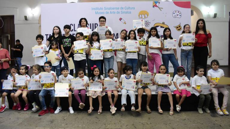 Más de 30 niños culminan el curso de verano en el Museo de Arte de Sinaloa.