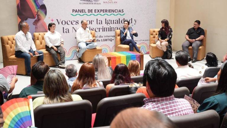 Panelistas y autoridades locales compartieron experiencias para promover la igualdad y los derechos de la diversidad sexual en Mazatlán.