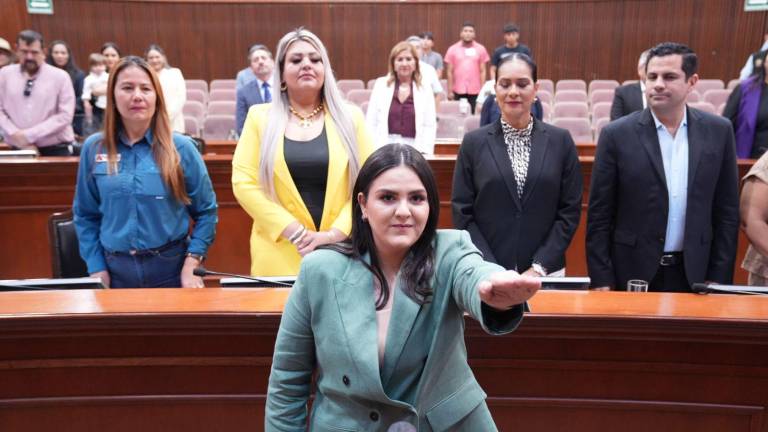 Estefanía Peña Payán rinde protesta en el Congreso de Sinaloa como Magistrada en Sala Regional Unitaria.