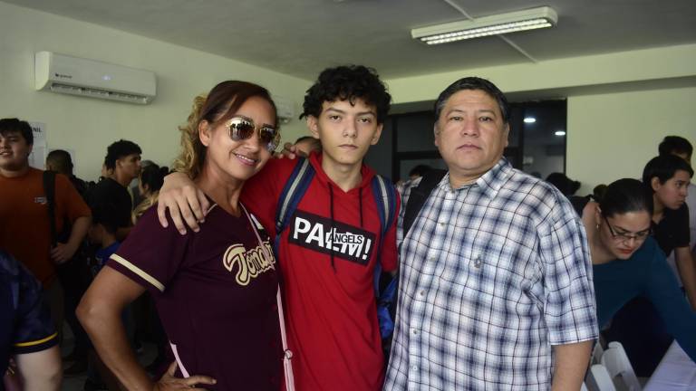 Mayte Uriarte, Arturo Lozoya y Alessandro Segoviano.