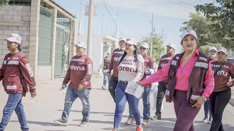 Margoth Urrea inició su campaña por la reelección en Navolato con un recorrido por colonias de la cabecera municipal.