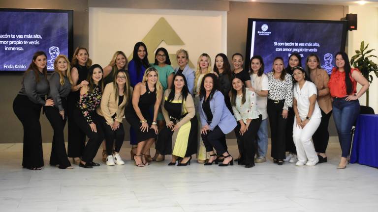 Mujeres empresarias de Canaco Culiacán participan en la charla Liderazgo en Tacones.