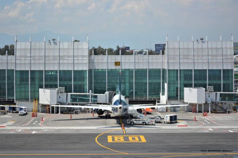 López Obrador defiende disminución de vuelos en Aeropuerto CdMx