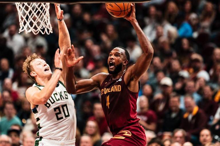 Cavs le repite la dosis a Bucks, ahora en Cleveland