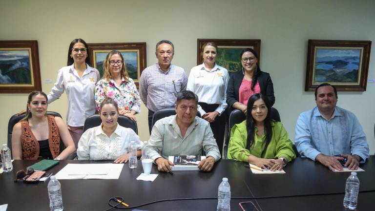 Integrantes de la Comisión de Planeación y Apoyo a la Creación Popular se reunieron con Juan Avilés Ochoa, director general del Isic.