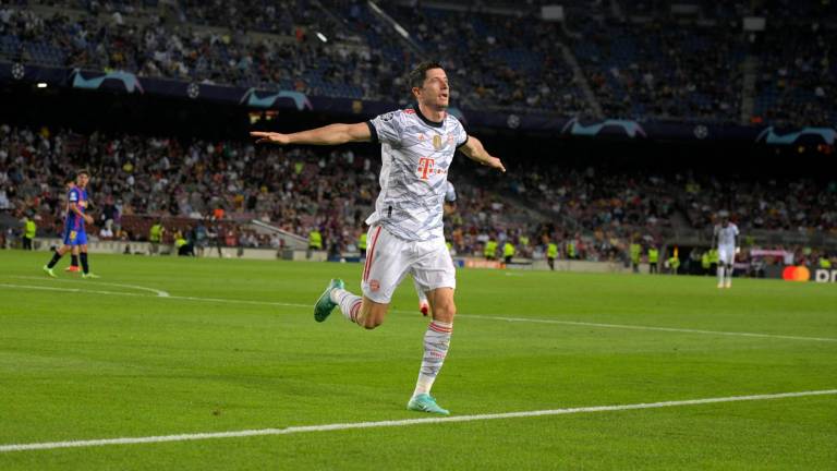 Robert Lewandowski celebra uno de sus goles para el Bayern sobre el Barcelona.
