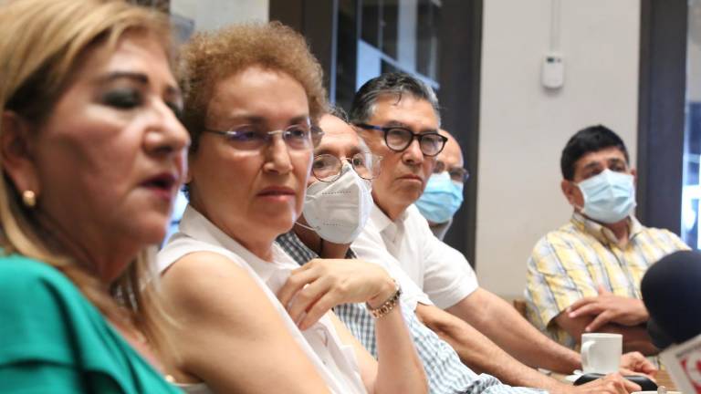 Un grupo de académicos, columnistas e investigadores de la Casa Rosalina hablaron, en rueda de prensa, sobre la sucesión de Rector en la UAS que será este viernes.