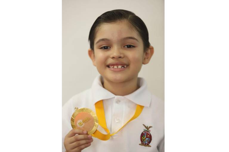 Apoya Hospital Marina Mazatlán al niño Matías Javier para que participe en Olimpiada de Matemáticas