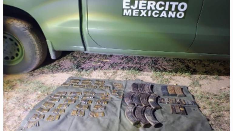 Personal militar localizó 28 cargadores y 382 cartuchos durante un operativo en el poblado San Isidro.