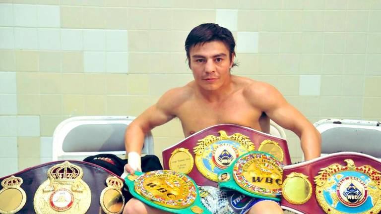 Jorge “Travieso” Arce le entra de lleno a la narración del boxeo.