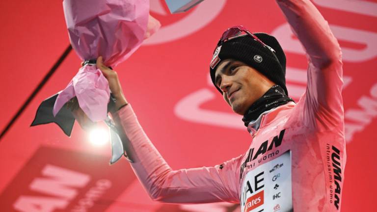 Isaac del Toro mantuvo con él la “maglia rosa” de líder en el Giro de Italia, aunque su compañero Juan Ayuso le recortó tiempo en la clasificación general.
