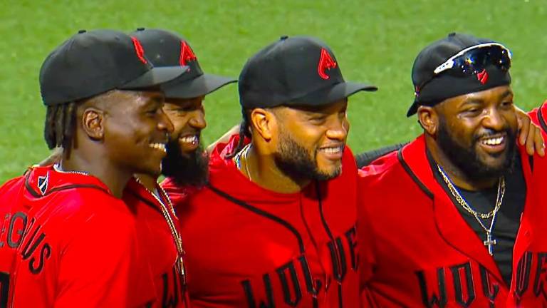 Dwight Smith Jr. cerró un fin de semana productivo con el madero.