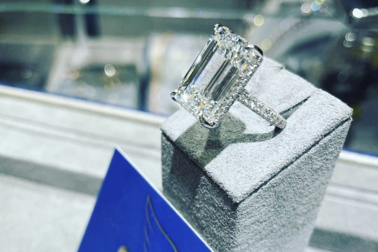 Entérate cuánto costó el anillo que Christian Nodal le entregó a Belinda