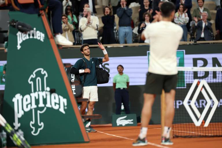 Alcaraz regresa a la final de Roland Garros tras abandono de Musetti