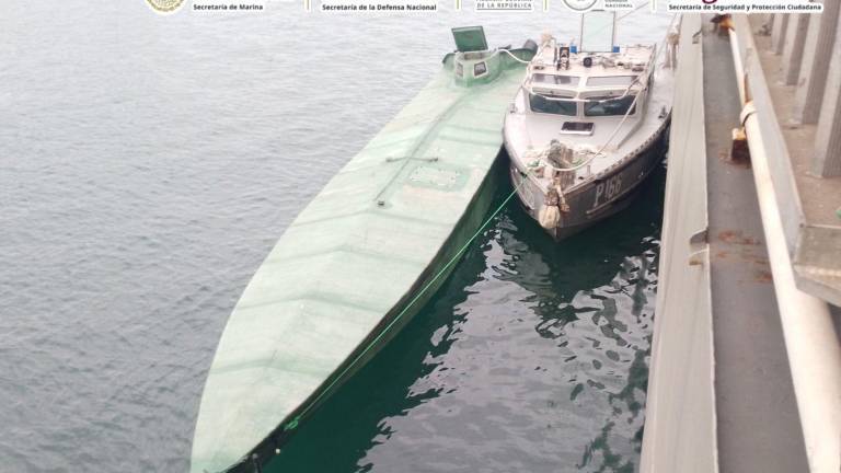 Unidades de la Armada de México interceptaron un semisumergible frente a las costas de Guerrero.