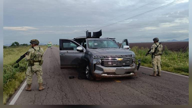 Fuerzas federales aseguraron vehículos blindados y explosivos en Culiacancito y El Tamarindo.