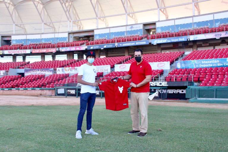Esteban García Álvarez se enfunda por vez primera la franela de Venados de Mazatlán