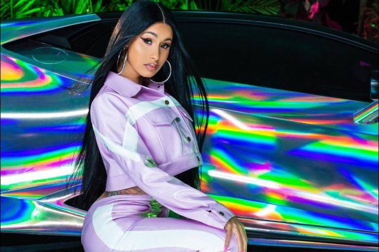 Dona Cardi B 100 mil dólares a escuela del Bronx