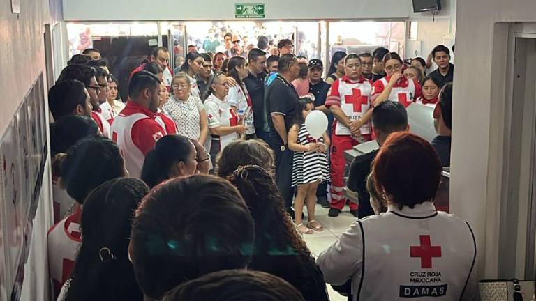 Familiares y compañeros de la Cruz Roja rindieron tributo a Obed Jair con un último pase de lista y caravana fúnebre.