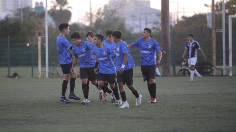 D’portenis celebra uno de los goles con los que conquistó el título de Copa de la Liga Juvenil C.