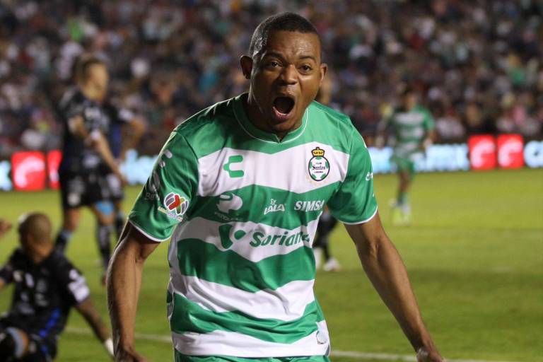Santos saca los tres puntos de La Corregidora