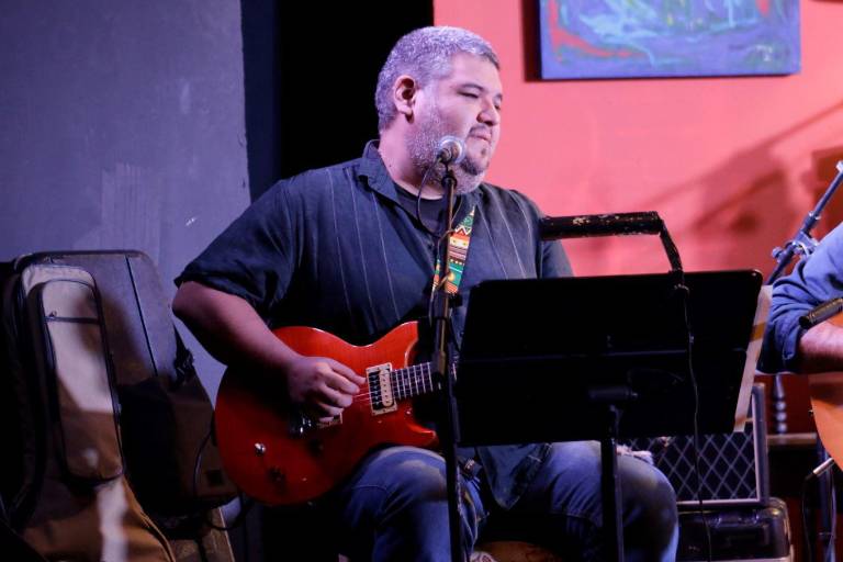 Reviven la nostalgia en el homenaje póstumo al trovador Juanito Jiménez