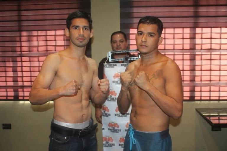 Martín Ceyca y Valentín Hernández superan la báscula para su combate de este viernes