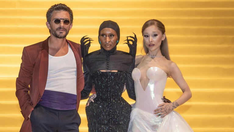 Jonathan Bailey , Cynthia Erivo y Ariana Grande, durante su visita a México.