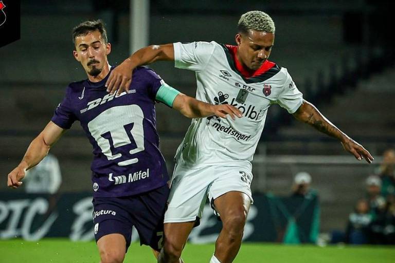 Efraín Juárez debuta con victoria como técnico de Pumas al derrotar al Alajuelense