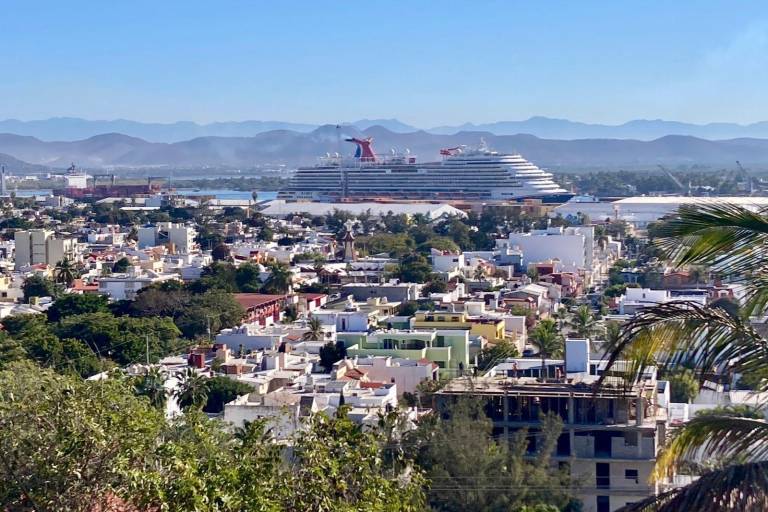 Arriba el Carnival Panorama con 4 mil 396 cruceristas