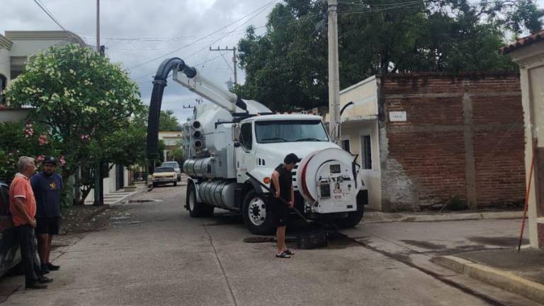 El Gobierno municipal resuelve el desbordamiento de aguas negras en la zona del rastro.