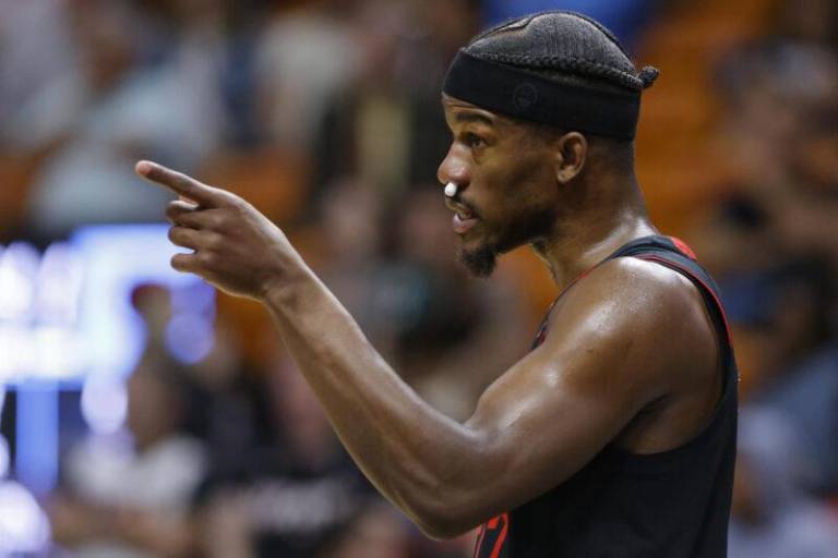 Jimmy Butler es suspendido por el Heat por tercera ocasión y esta vez de manera indefinida