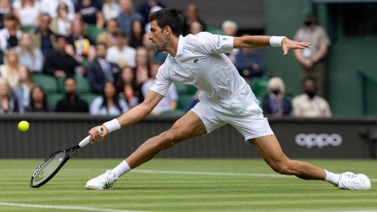 Novak Djokovic avanza a la siguiente ronda.