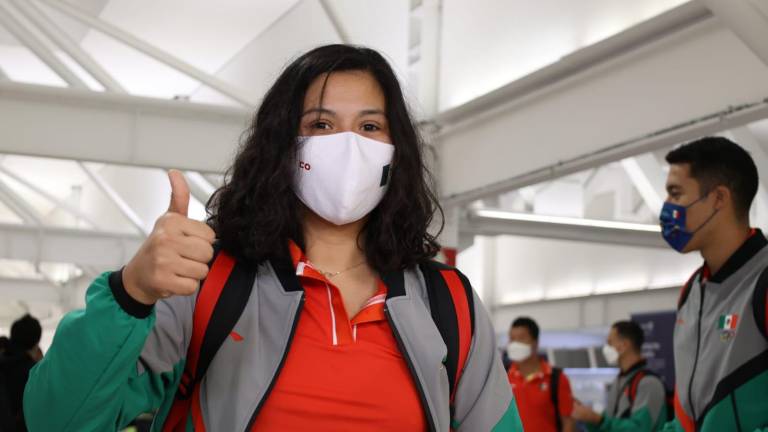 La taekwondoín Briseida Acosta a su salida de México.