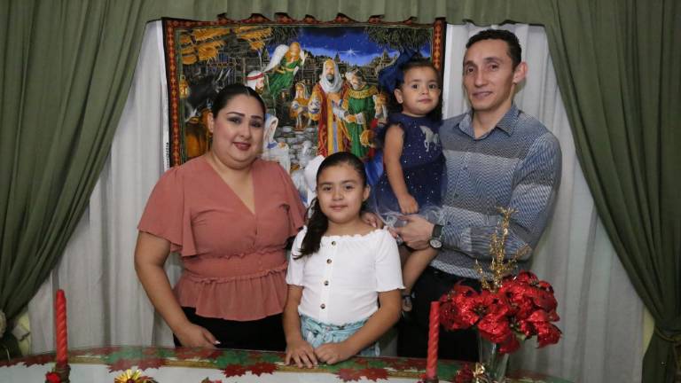 Juan Carlos Osuna, conocido en el mundo del baloncesto como “Kobe”, junto a familia.