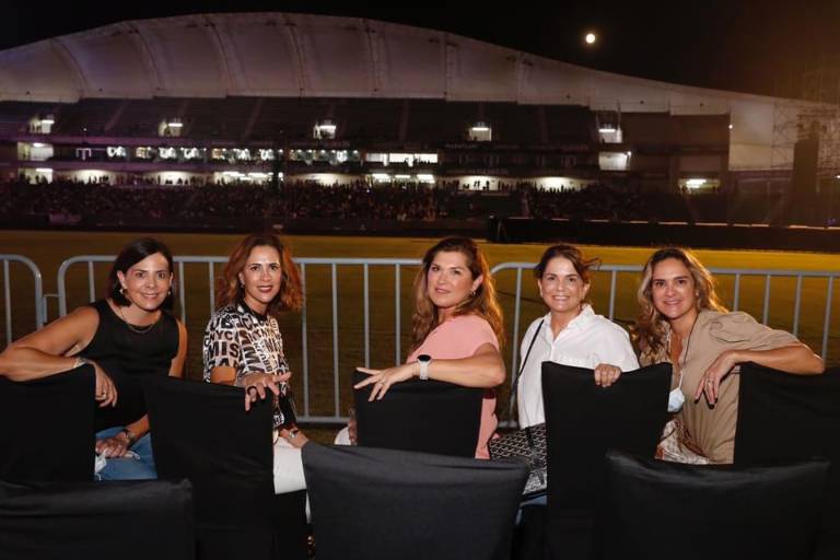 Disfrutan del primer concierto de Christian Nodal en Mazatlán