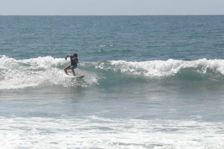 Selectivo Estatal de Surfing vive un primer día de adrenalina y mucha acción