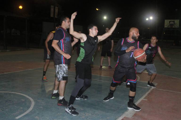 Oasis-Bird suma un triunfo más en Liga de Baloncesto Burócrata