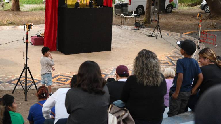 Teatro guiñol se presentó en el parque Las Riberas, de Culiacán.