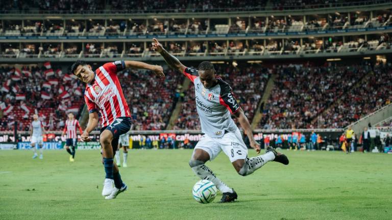 Atlas y Chivas igualan 1-1.